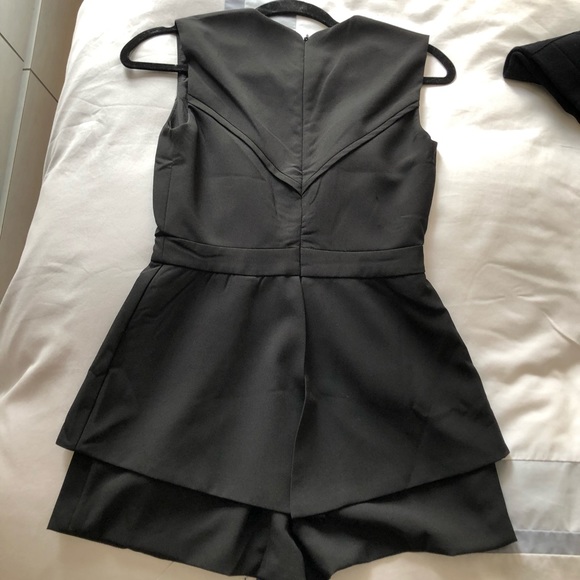 Sexy low cut romper - Picture 3 of 3